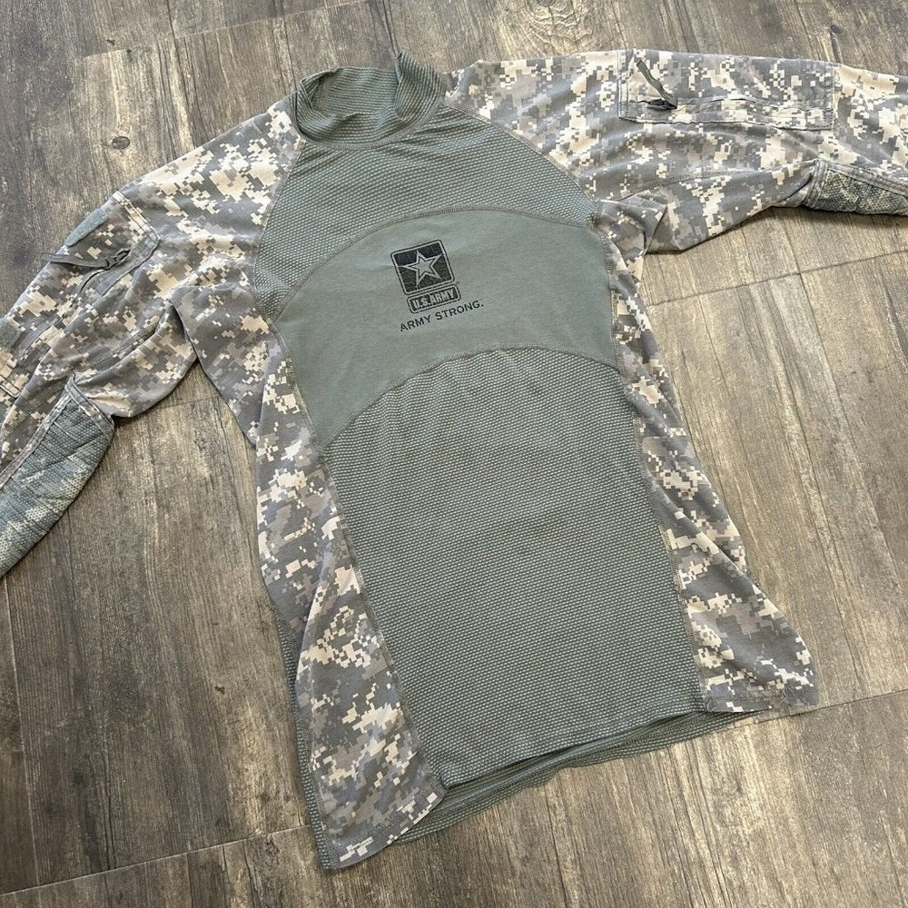 Massif Mountain Gear Company Men Size Medium Army Combat‎ Shirt Spellout